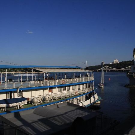 Bogdan Khmelnytskyi Hotel Kiev Exterior foto