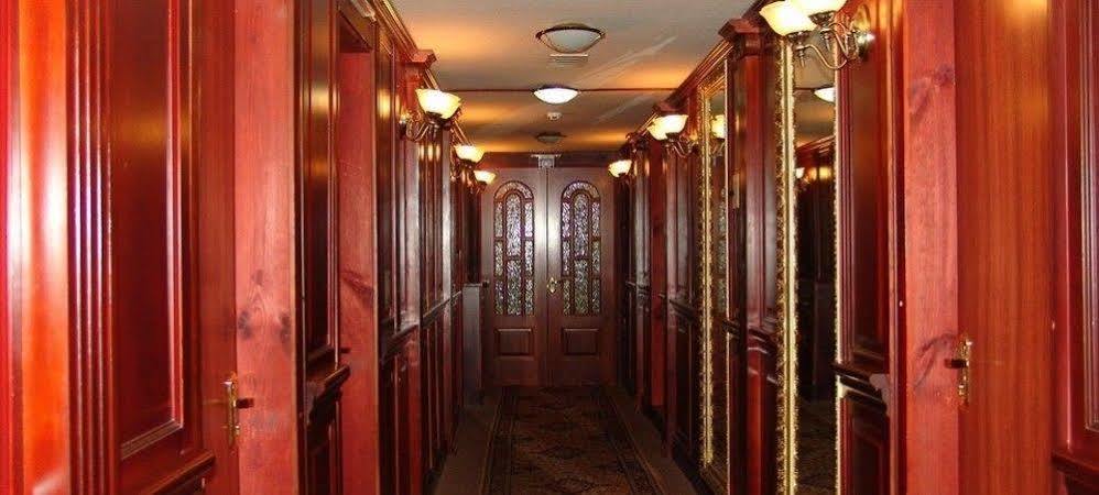 Bogdan Khmelnytskyi Hotel Kiev Exterior foto
